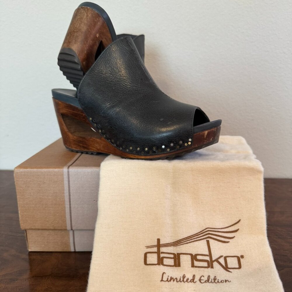 Dansko Sage Black Tumbled Calf Clogs